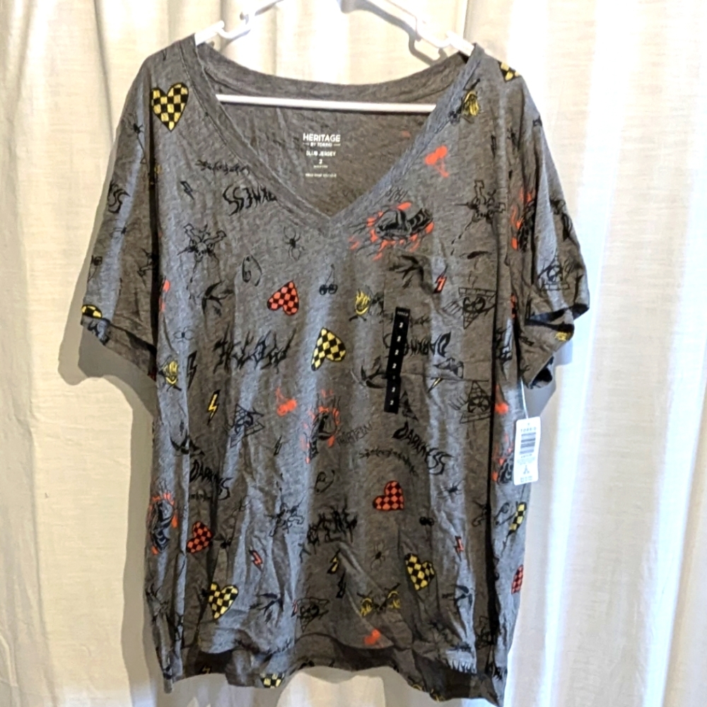 E Torrid Size 2 Punk/Metal Drawing Slug V neck top NWT
